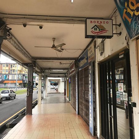 Borneo Sweet Guesthouse Кучинг Екстериор снимка