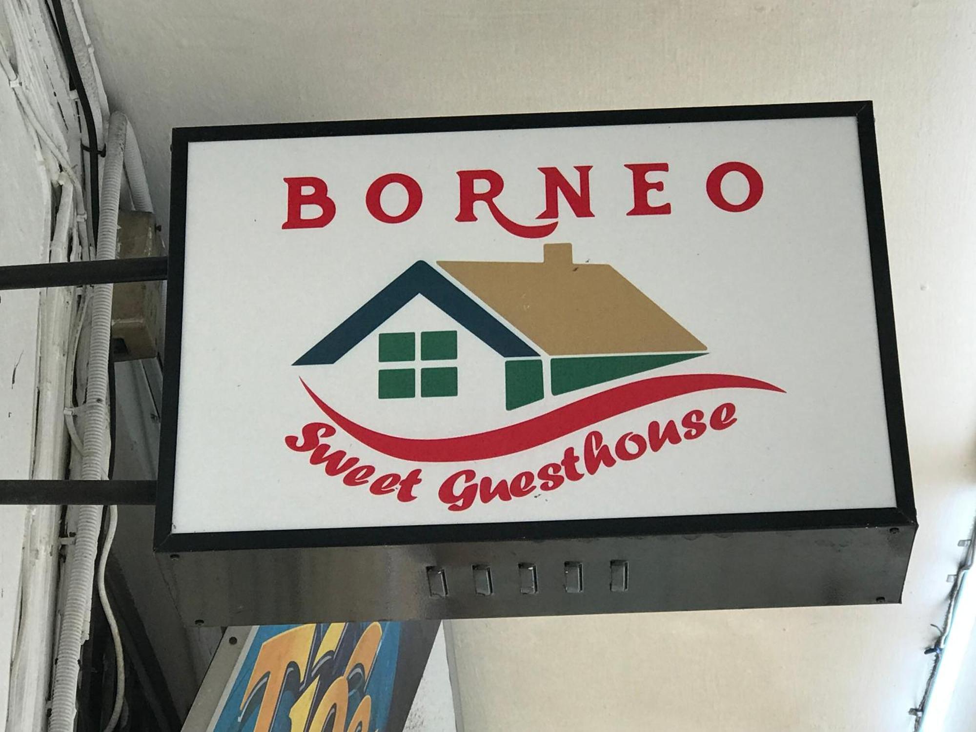 Borneo Sweet Guesthouse Кучинг Екстериор снимка