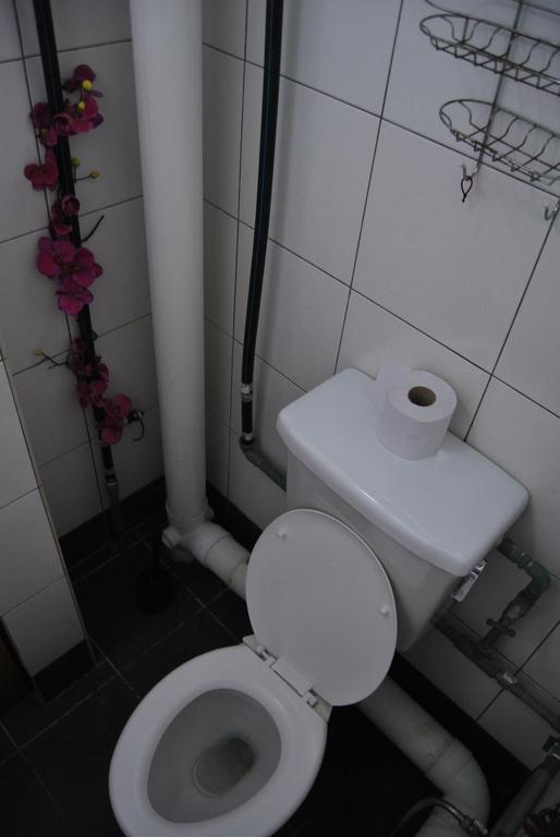 Borneo Sweet Guesthouse Кучинг Екстериор снимка