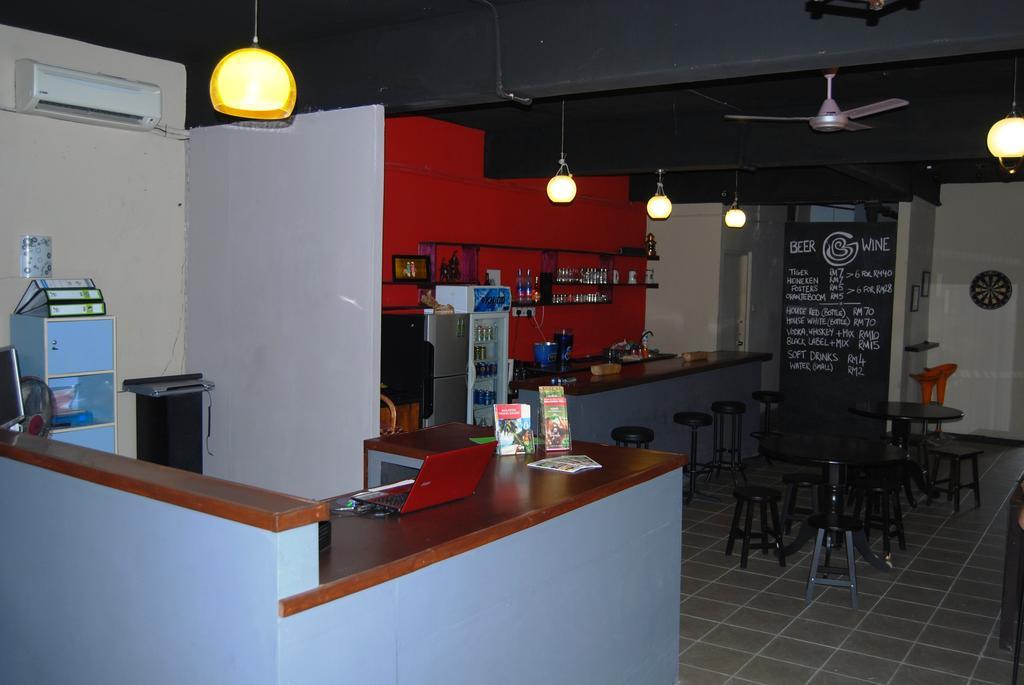 Borneo Sweet Guesthouse Кучинг Екстериор снимка