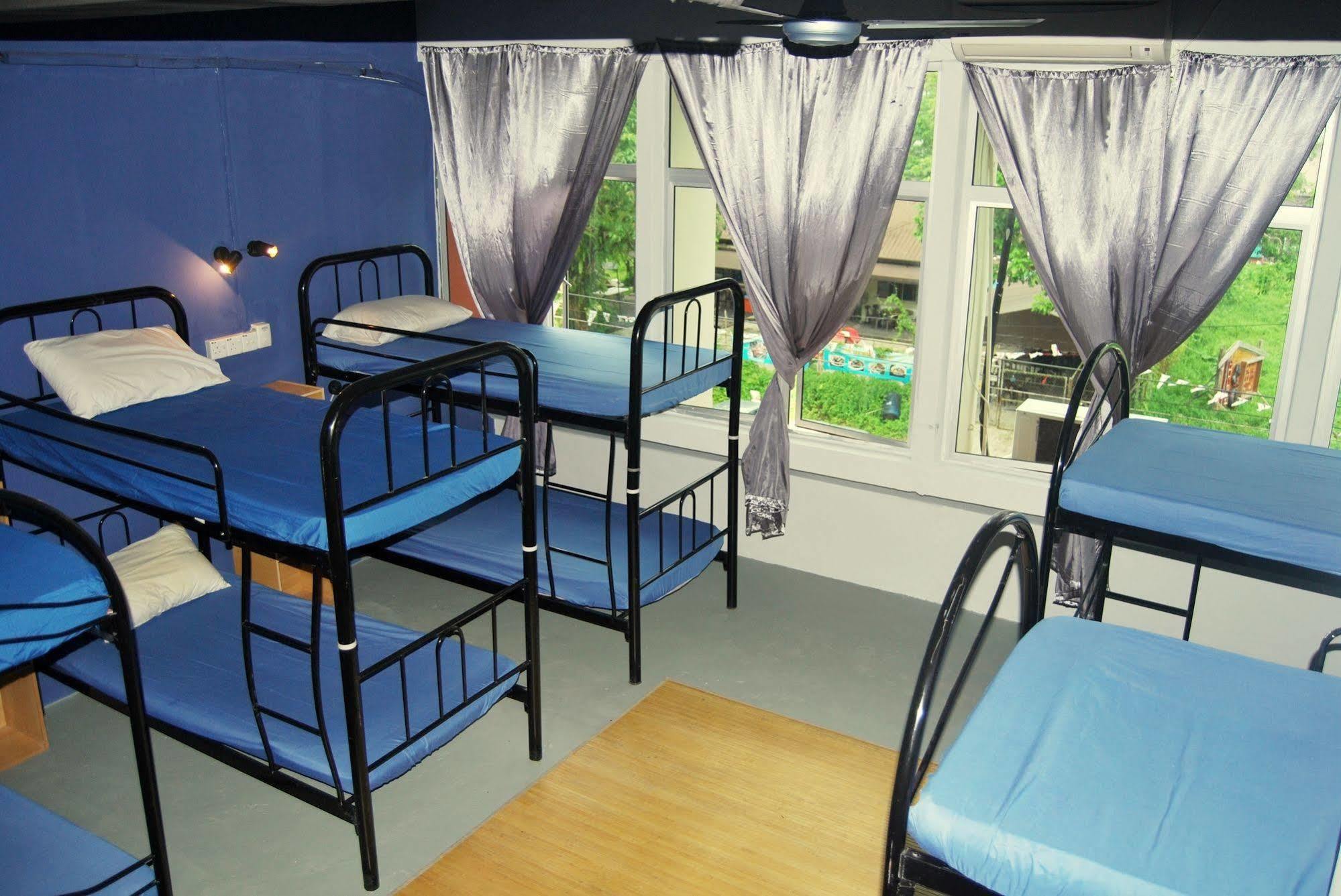Borneo Sweet Guesthouse Кучинг Екстериор снимка