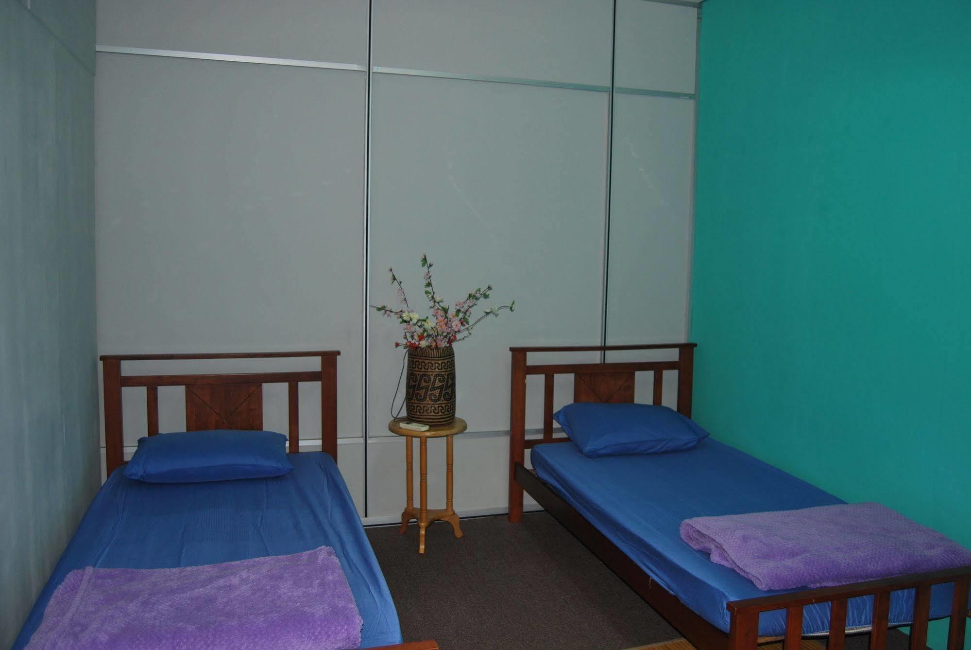 Borneo Sweet Guesthouse Кучинг Екстериор снимка