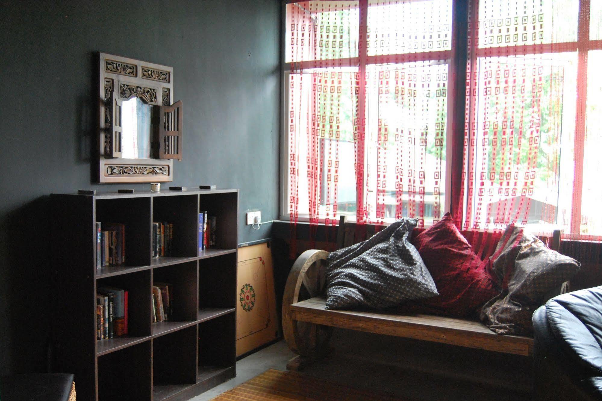 Borneo Sweet Guesthouse Кучинг Екстериор снимка