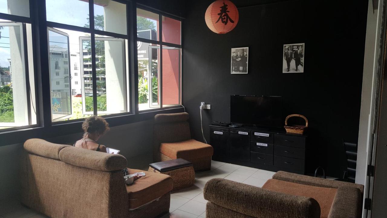 Borneo Sweet Guesthouse Кучинг Екстериор снимка